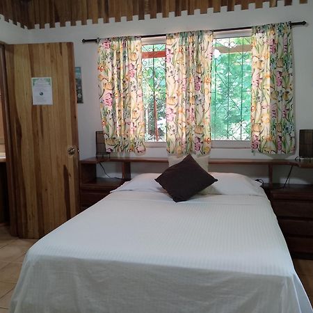 מלון Playa Santa Teresa  Mal Pais Surf Camp מראה חיצוני תמונה