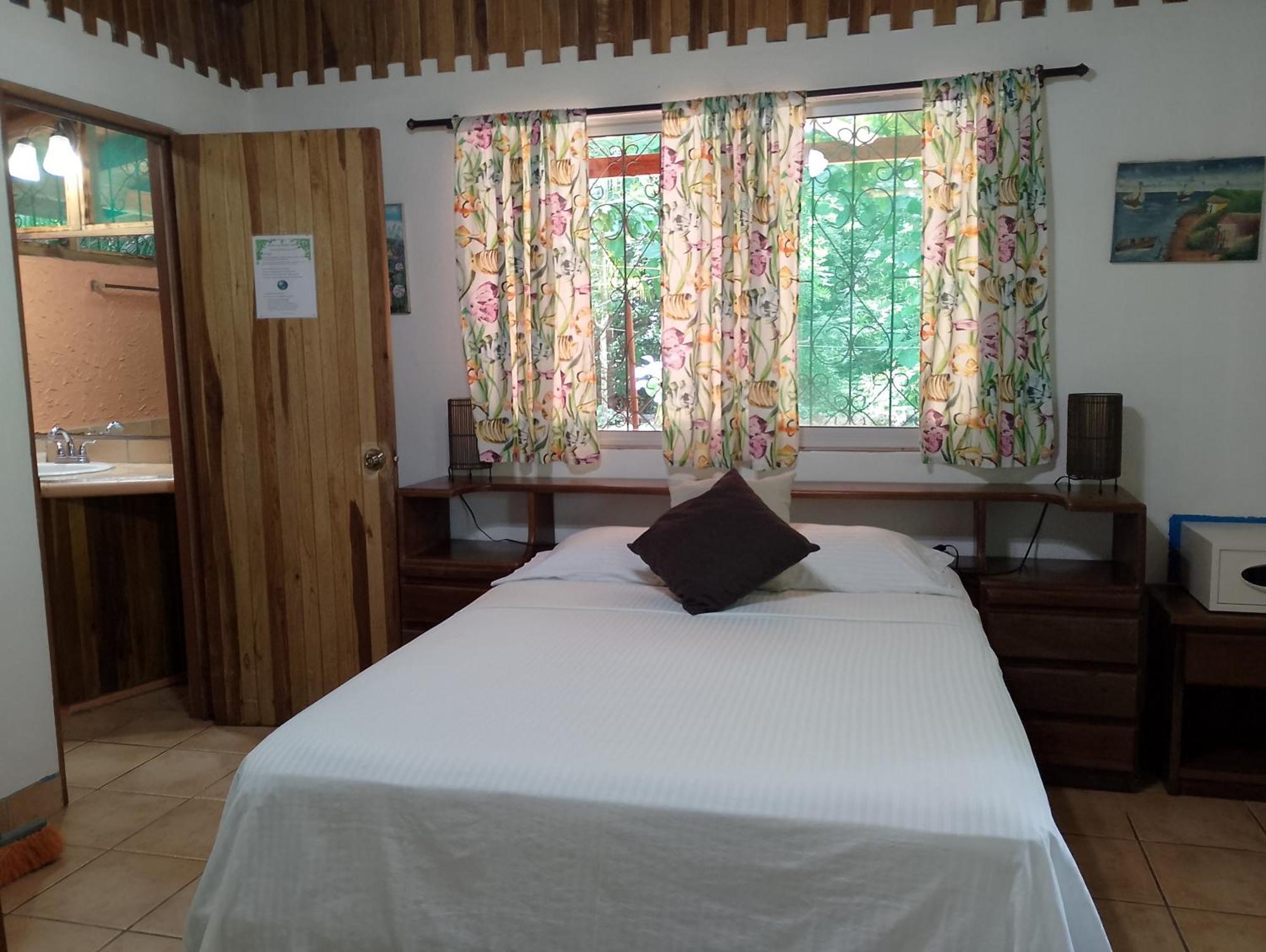 מלון Playa Santa Teresa  Mal Pais Surf Camp מראה חיצוני תמונה