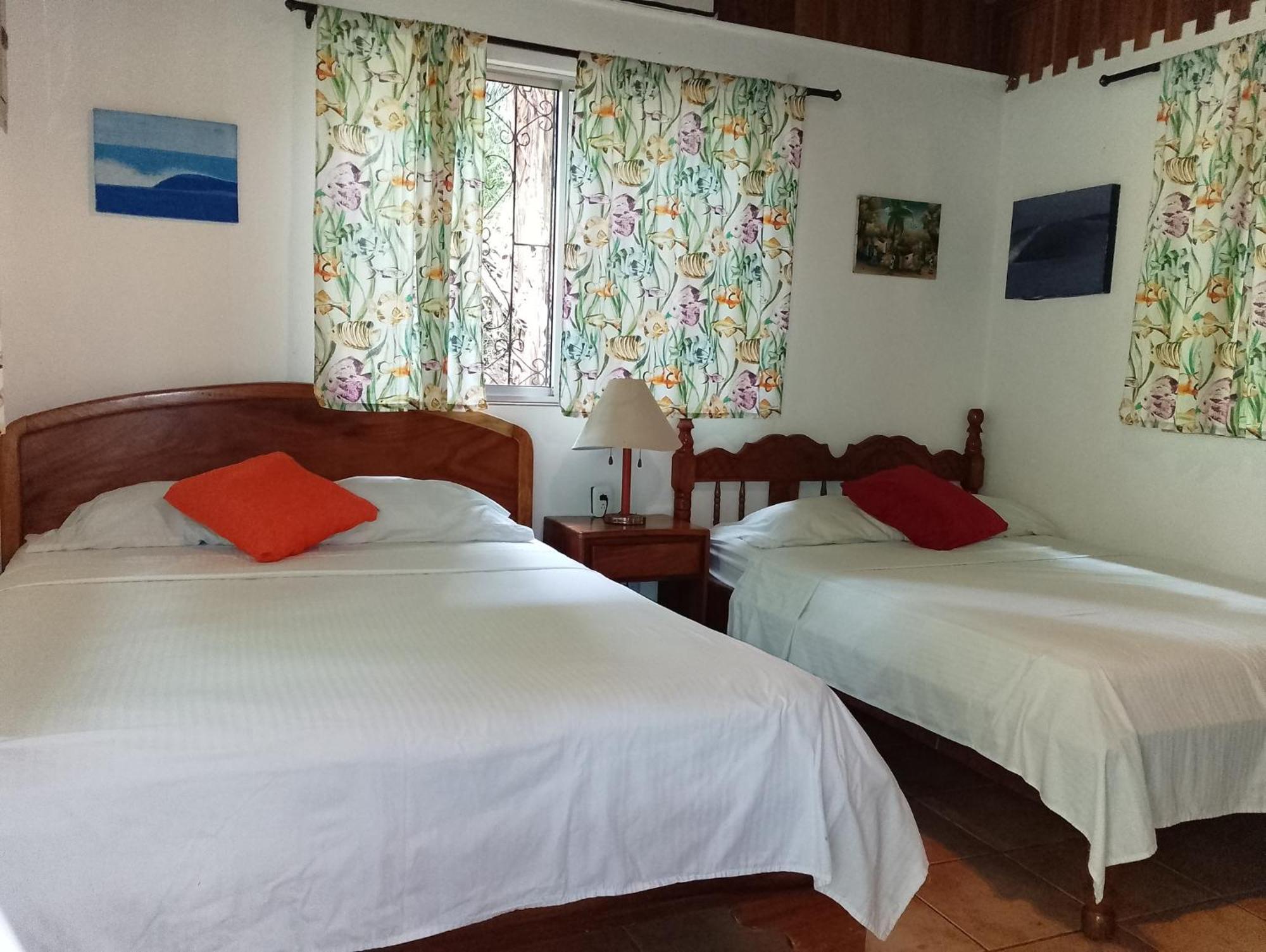 מלון Playa Santa Teresa  Mal Pais Surf Camp מראה חיצוני תמונה